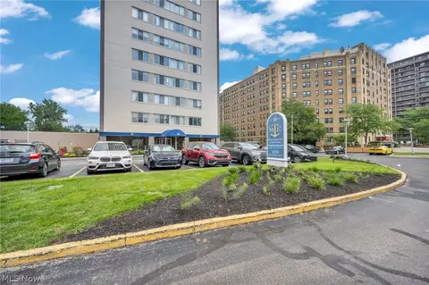 12520 Edgewater Dr #1505, Lakewood, OH 44107