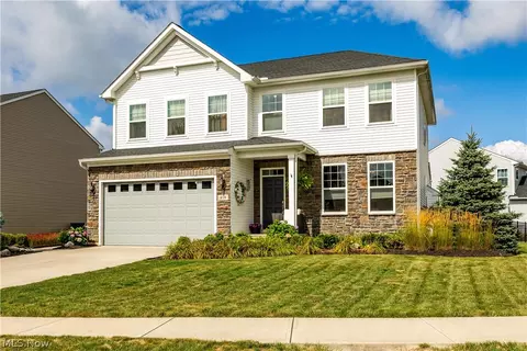 819 Bearing Ct, Amherst, OH 44001