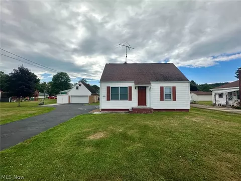 717 Robertsville Rd, Malvern, OH 44644