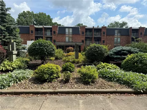 4179 Columbia Rd #212, North Olmsted, OH 44070