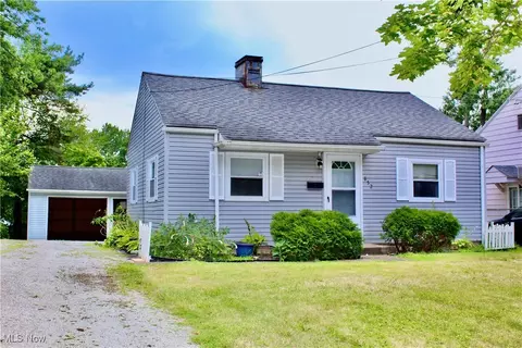 852 Kickapoo Ave, Akron, OH 44305 photo 2