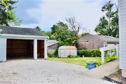 852 Kickapoo Ave, Akron, OH 44305 photo 4