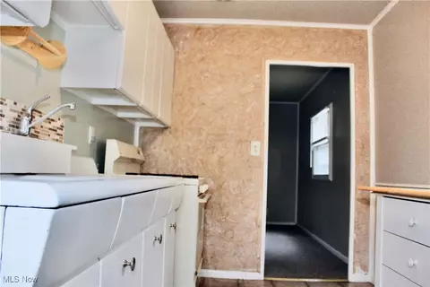 852 Kickapoo Ave, Akron, OH 44305 photo 9