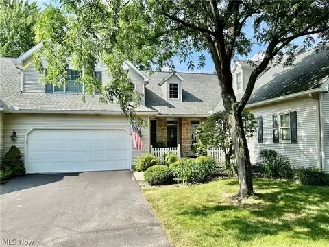 34 Fieldstone Dr, Poland, OH 44514
