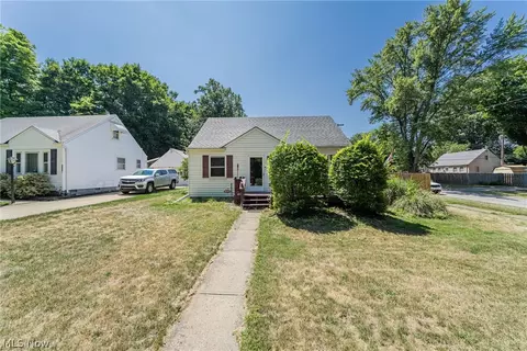 18411 Golf View Dr, Cleveland, OH 44135