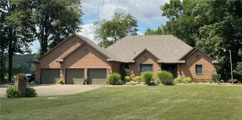 382 Riverview Acres Rd, Washington, WV 26181