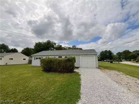 1936 Windsor Dr, Brunswick, OH 44212
