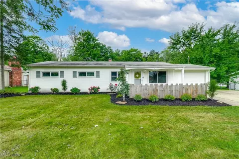 2110 Hathaway Dr, Brunswick, OH 44212