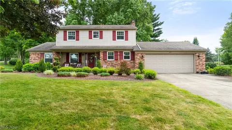 1197 Palmetto Dr, Hubbard, OH 44425