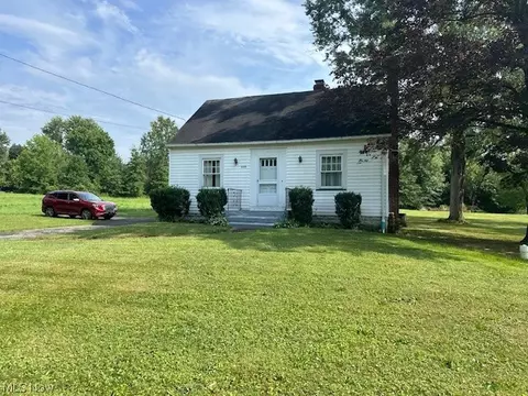 889 Tibbetts Wick Rd, Girard, OH 44420