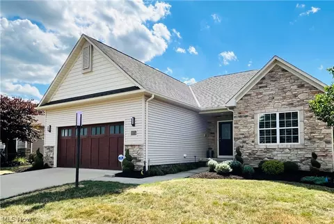 5974 Clubhouse Pointe Dr, Medina, OH 44256