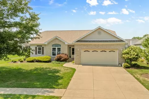 1993 Wynstone Cir NE, North Canton, OH 44720