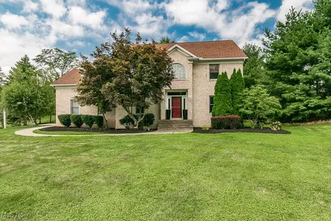 5650 Canyon View Dr, Painesville, OH 44077