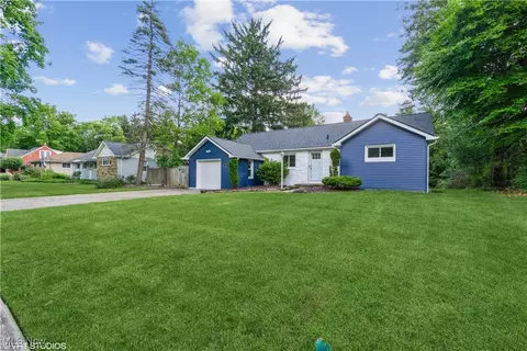807 High St, Bedford, OH 44146