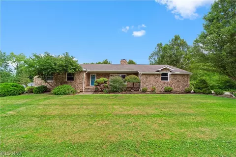 7526 Avon Ln, Chesterland, OH 44026