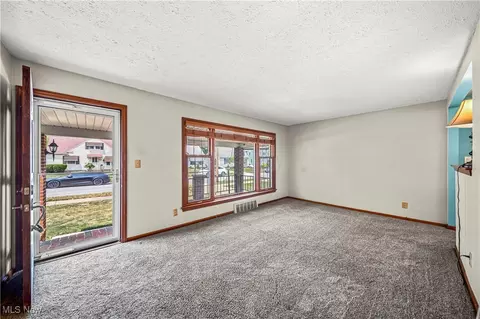 29760 Robert St, Wickliffe, OH 44092 photo 8