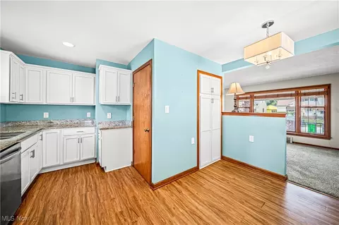 29760 Robert St, Wickliffe, OH 44092 photo 4