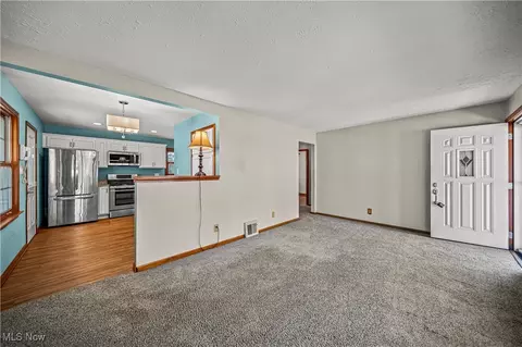 29760 Robert St, Wickliffe, OH 44092 photo 6