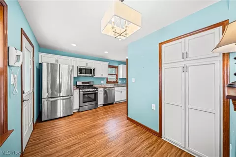 29760 Robert St, Wickliffe, OH 44092 photo 3