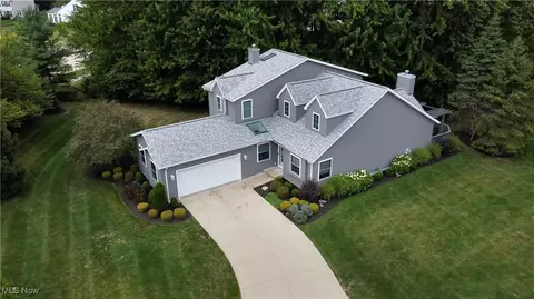 9200 Willowbrook Ct, Olmsted Falls, OH 44138