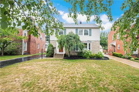 2414 Loyola Rd, University Heights, OH 44118