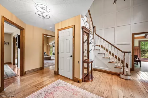 Entry Way - 9535 Reedhurst Ln, Mentor, OH 44060 photo 4 of 7