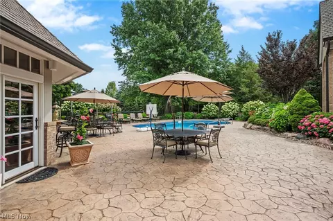 Exterior - 9535 Reedhurst Ln, Mentor, OH 44060 photo 5 of 7