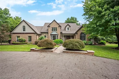 9535 Reedhurst Ln, Mentor, OH 44060