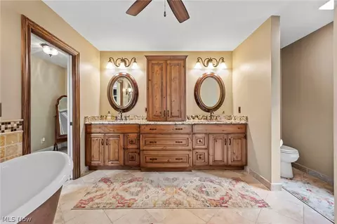 Bath - 9535 Reedhurst Ln, Mentor, OH 44060 photo 3 of 4