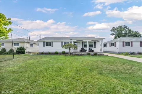 2907 Spruce Ct, Lorain, OH 44052
