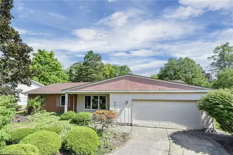 6653 Crenshaw Dr, Parma Heights, OH 44130