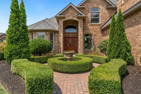 4454 Silver Oak Dr, Avon, OH 44011
