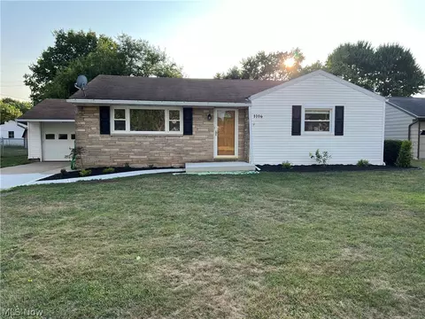 1016 Kaderly St NW, New Philadelphia, OH 44663