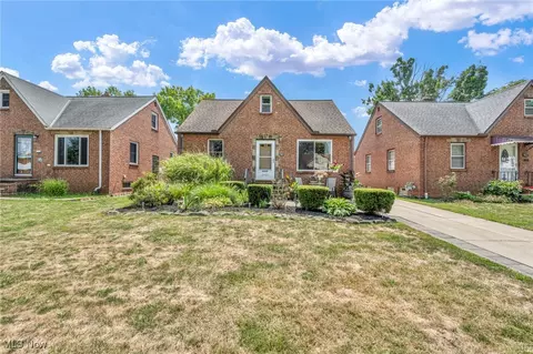 2407 Grovewood Ave, Parma, OH 44134