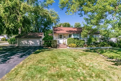 5472 Harmony Ln, Willoughby, OH 44094