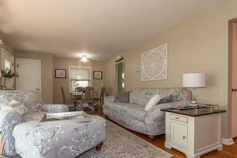 5472 Harmony Ln, Willoughby, OH 44094 photo 3