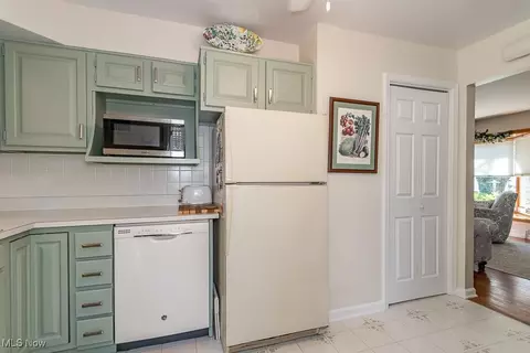 5472 Harmony Ln, Willoughby, OH 44094 photo 9