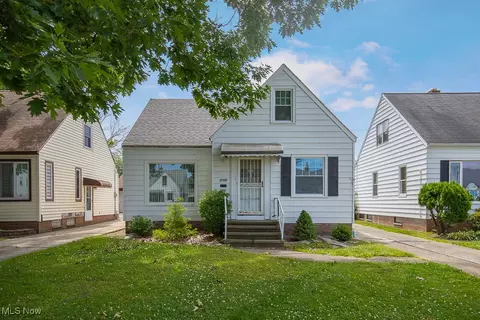 8205 Pelham Dr, Parma, OH 44129