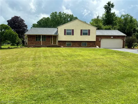 1120 Timbercrest St, Youngstown, OH 44505