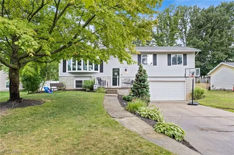 466 Bruce Dr, Brunswick, OH 44212