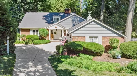 391 Tanglewood Ln, Bay Village, OH 44140