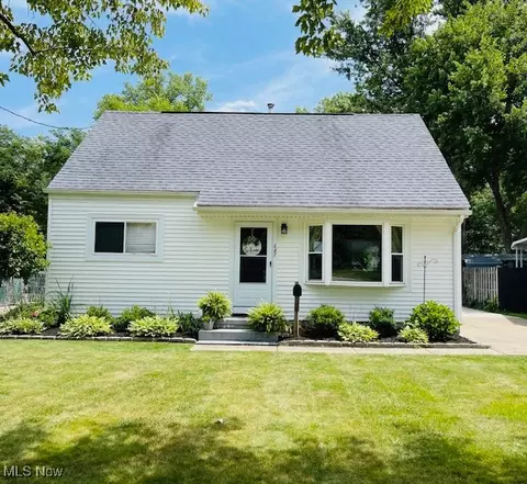 647 Tallkron Dr, Akron, OH 44305