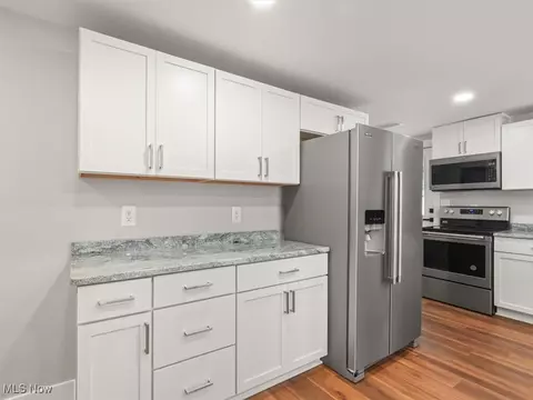Kitchen - 112 Thomas Dr, Conneaut, OH 44030 photo 6 of 7