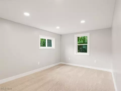 Bedroom - 112 Thomas Dr, Conneaut, OH 44030 photo 4 of 6