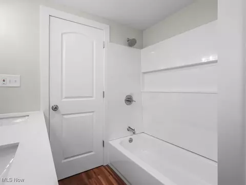 Bath - 112 Thomas Dr, Conneaut, OH 44030 photo 2 of 3