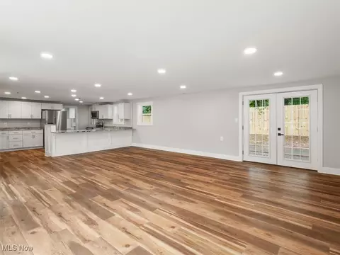 Living - 112 Thomas Dr, Conneaut, OH 44030 photo 3 of 5