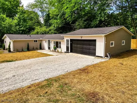 Exterior - 112 Thomas Dr, Conneaut, OH 44030 photo 3 of 4