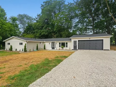 112 Thomas Dr, Conneaut, OH 44030