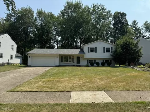 7624 Newton Dr, Mentor, OH 44060