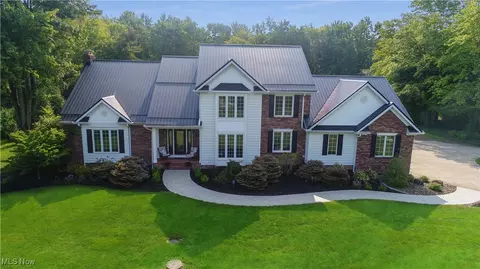 10760 Nollwood Dr, Chardon, OH 44024